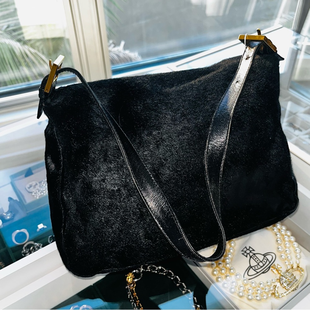 Fendi: Calf Hair Fur Gold FF Logo Mamma Baguette Shoulder Bag (Black) - Picture 6 of 16
